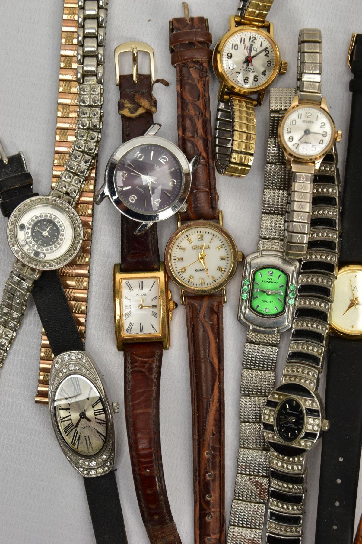 A TIN OF ASSORTED WRISTWATCHES, mostly quartz movements, to include ladies and gents watches with - Image 5 of 5