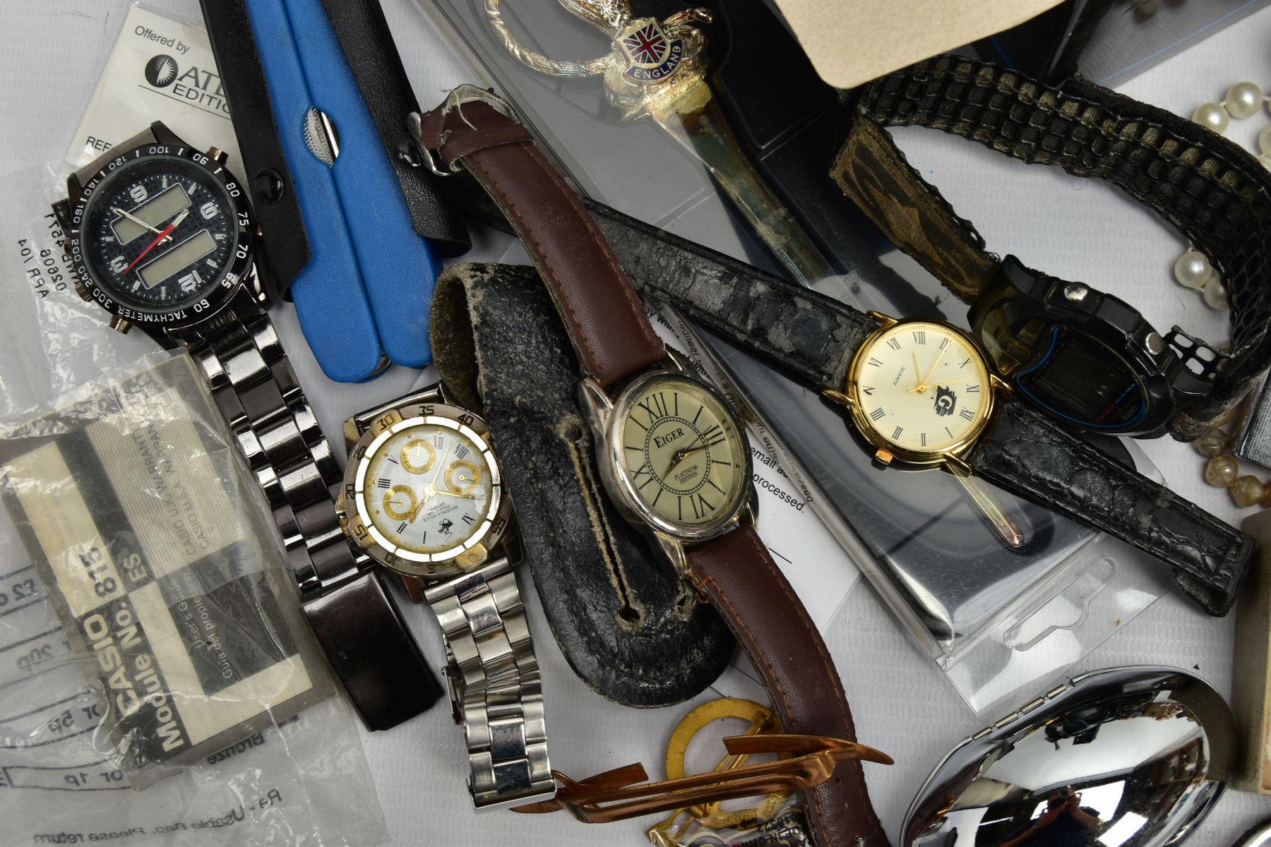 A BOX OF ASSORTED ITEMS, to include various gents wristwatches, with names to include 'Elger, - Bild 5 aus 7