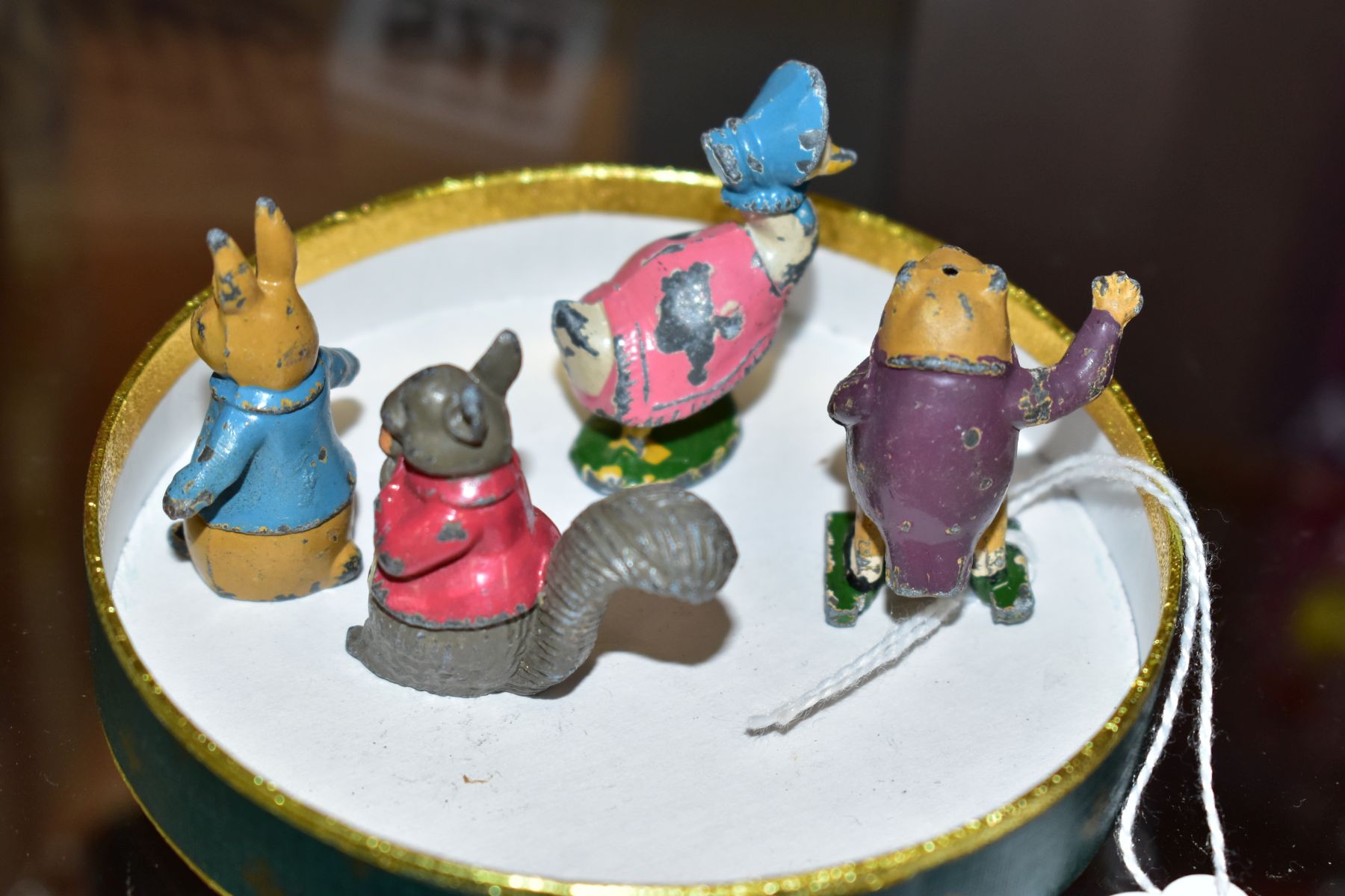 A SET OF TIMPO CAST LEAD PETER RABBIT FIGURES, Peter Rabbit, Jemima Puddleduck, Timmy Tiptoes and - Bild 3 aus 5