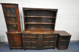 A 20TH CENTURY OAK DRESSER, the top with two tier plate rack, the base with three drawers and two