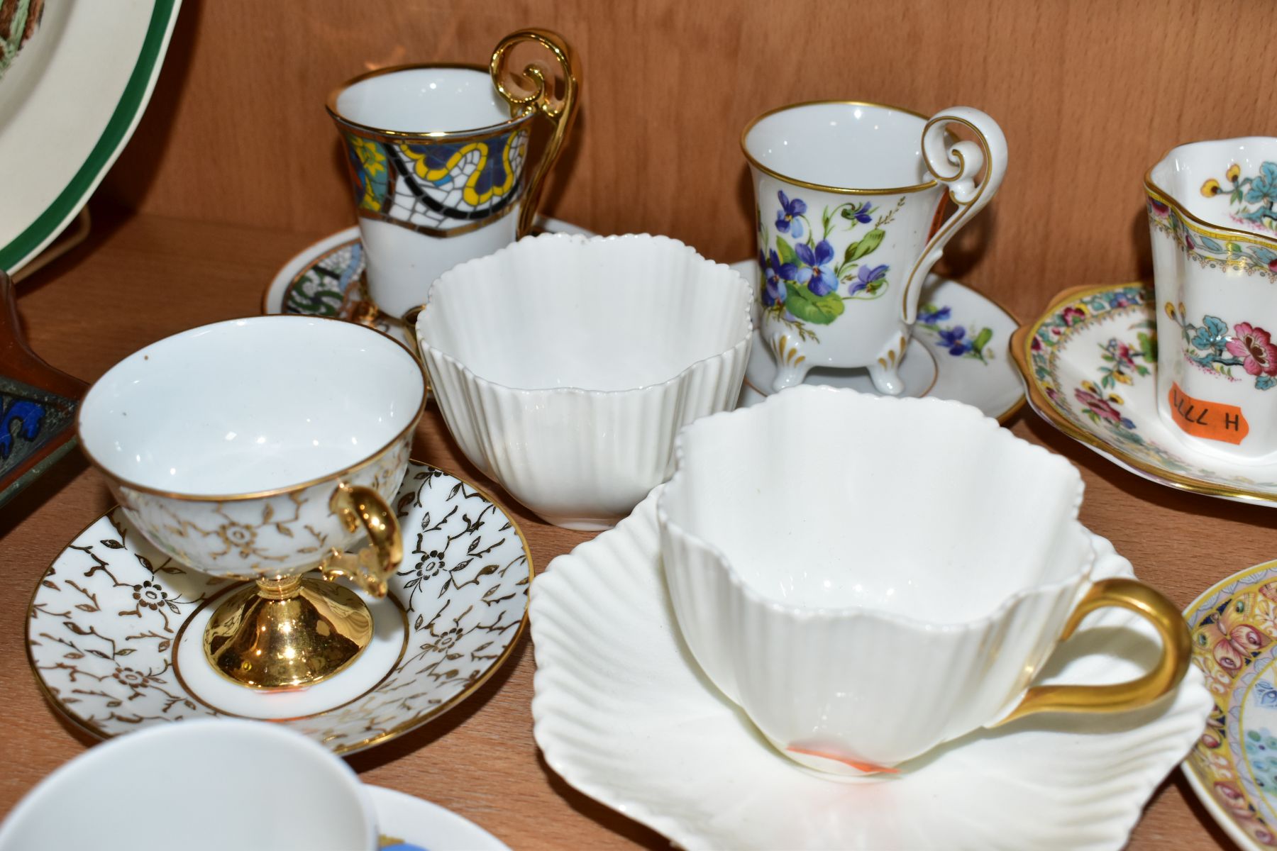 A GROUP OF TEACUPS, COFFEE CANS AND SAUCERS to include Rosenthal Studio-Line cups and saucers - Bild 5 aus 6