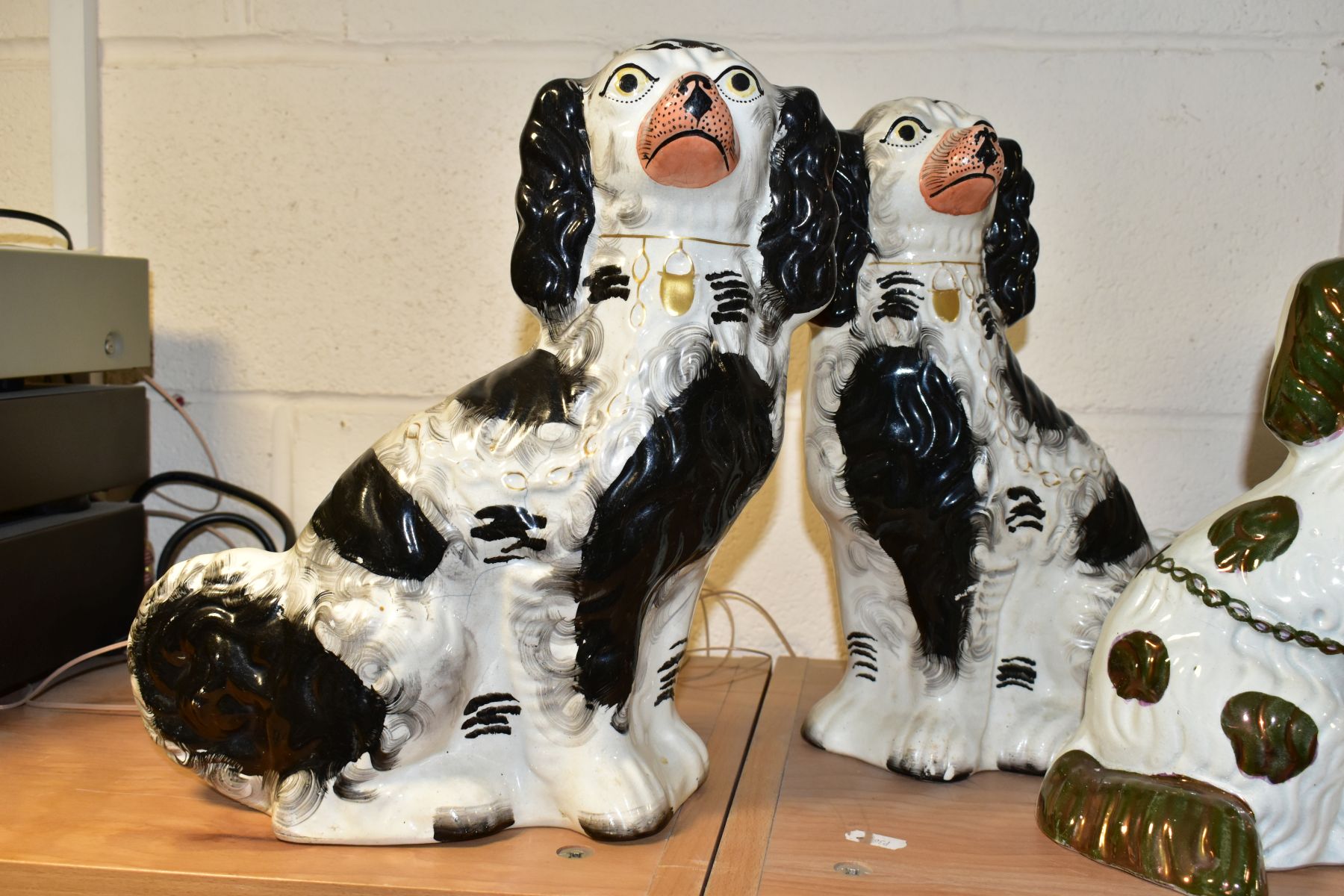 THREE PAIRS OF STAFFORDSHIRE SPANIELS, comprising a pair with copper lustre details (lustre worn) - Bild 4 aus 4