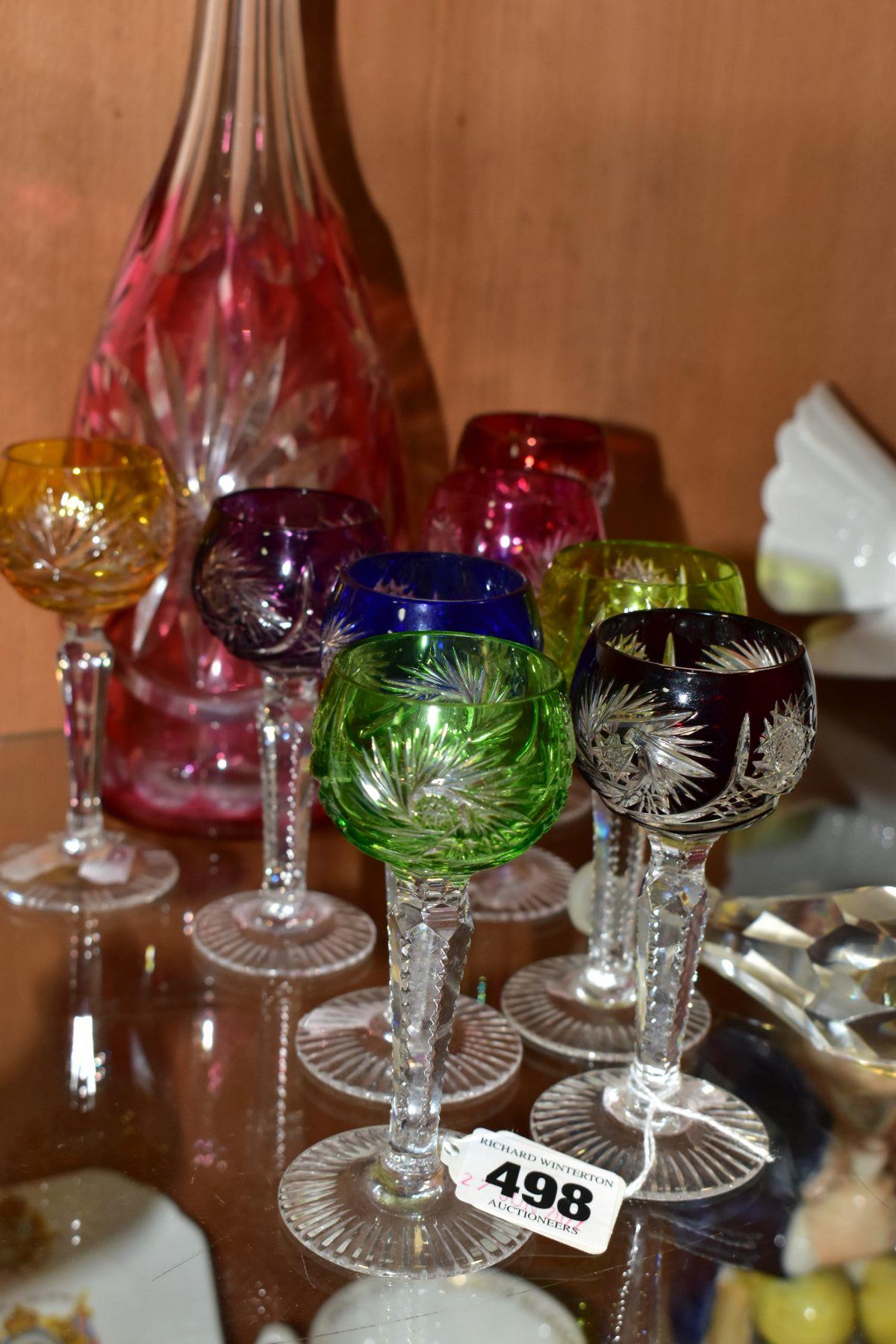 A SET OF SIX SECOND HALF 20TH CENTURY HARLEQUIN LIQUEUR GLASSES, flash cut, height 11cm, together - Bild 5 aus 8
