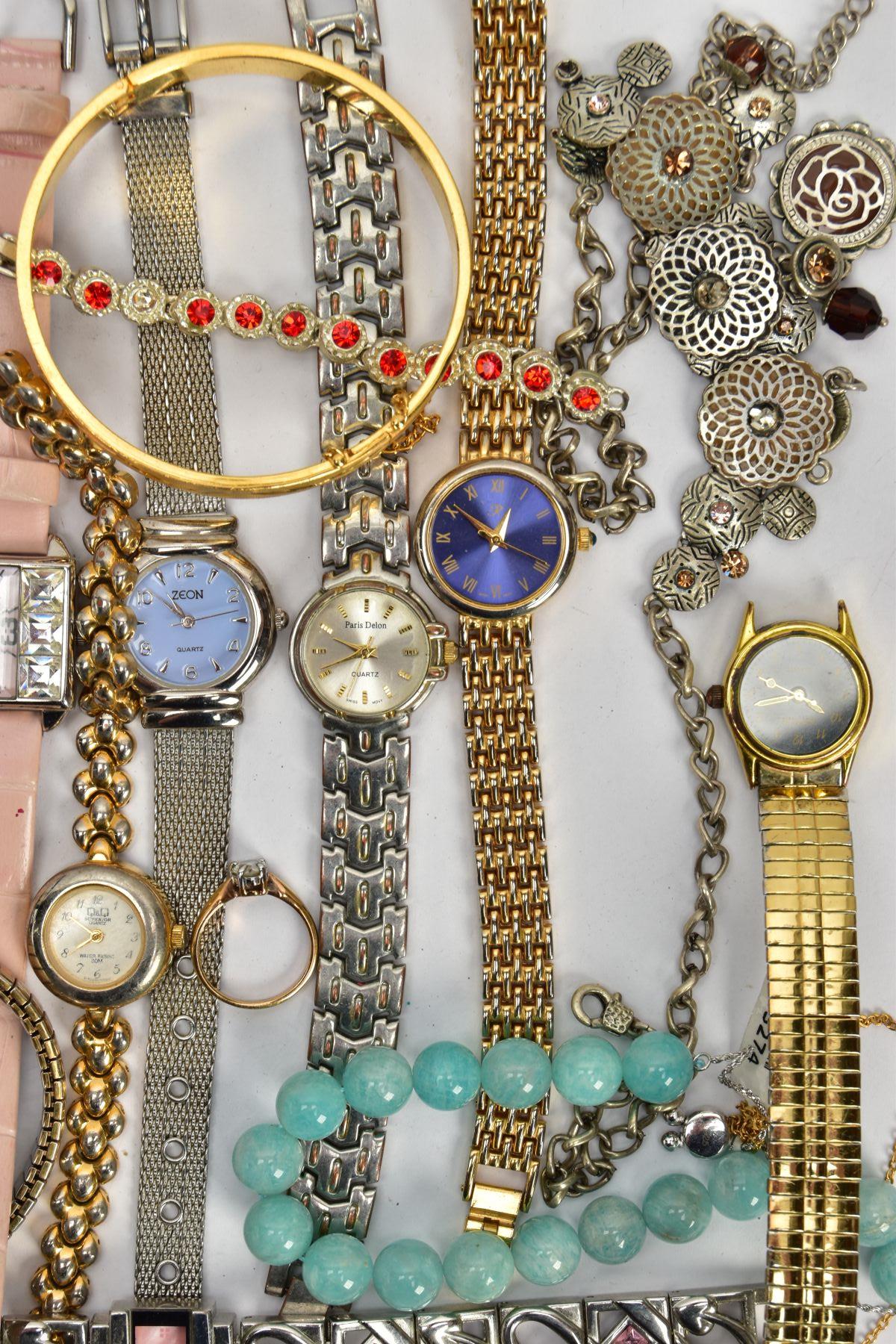 AN ASSORTMENT OF WATCHES AND JEWELLERY, to include an Ice Star novelty quartz wristwatch, the face - Bild 4 aus 4