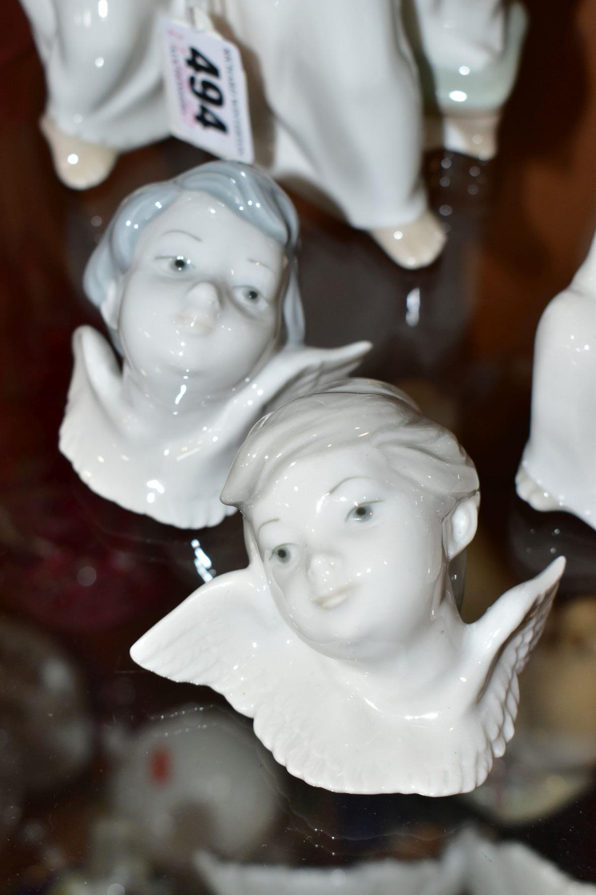 THREE LLADRO FIGURES AND TWO LLADRO WALL MASKS, comprising 'Angel's Group', three angels singing - Bild 2 aus 5