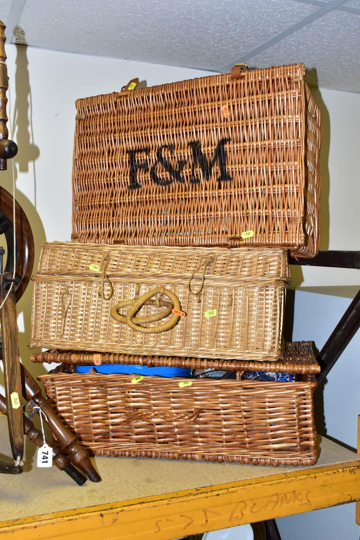 A FORTNUM & MASON PICNIC BASKET 34CM X 50CM AND TWO OTHER WICKER PICNIC BASKETS, also an - Bild 2 aus 2