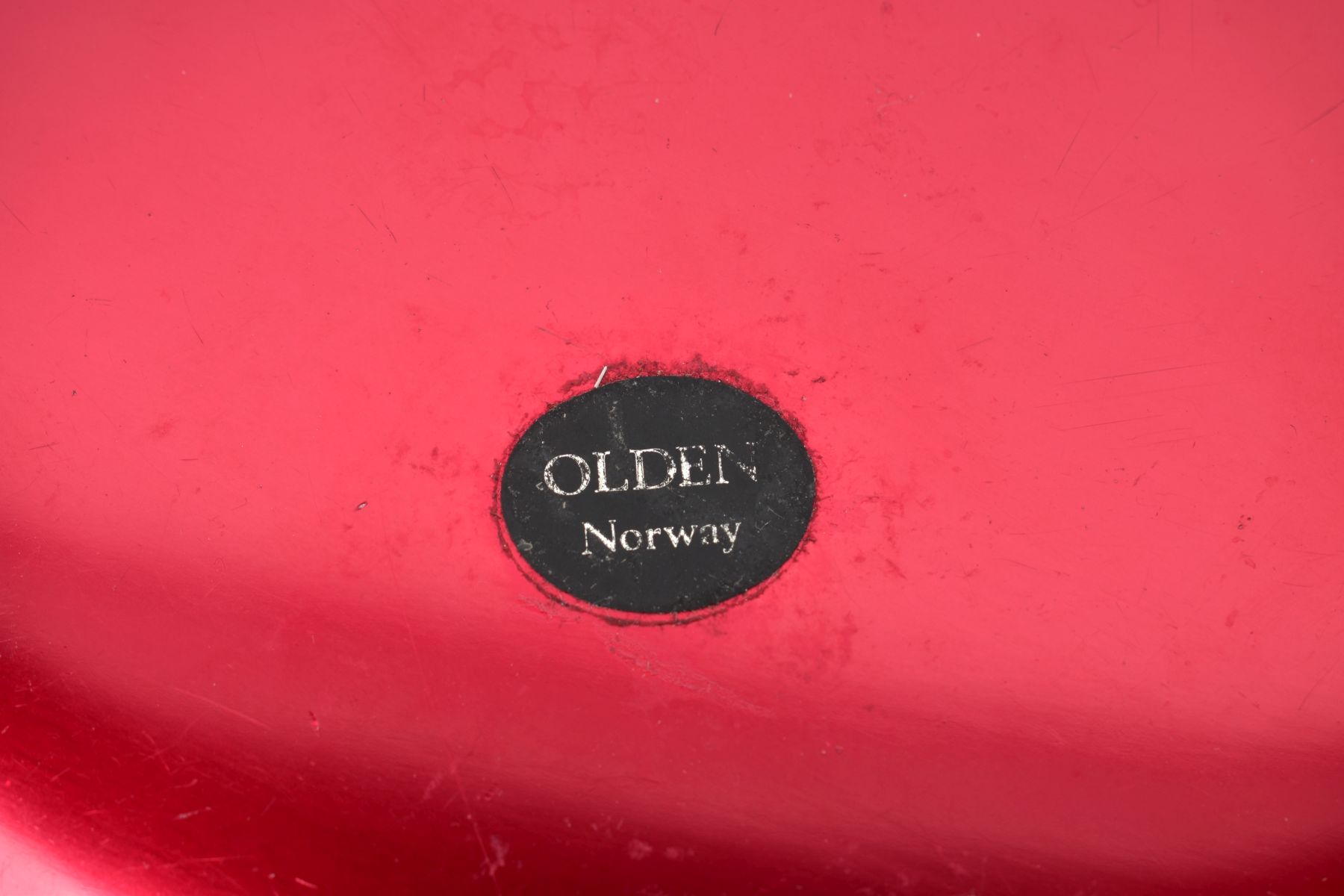 VINTAGE ANODISED NORWEGIAN METAL WARES, comprising three Olden of Norway red dishes, approximate - Bild 9 aus 9