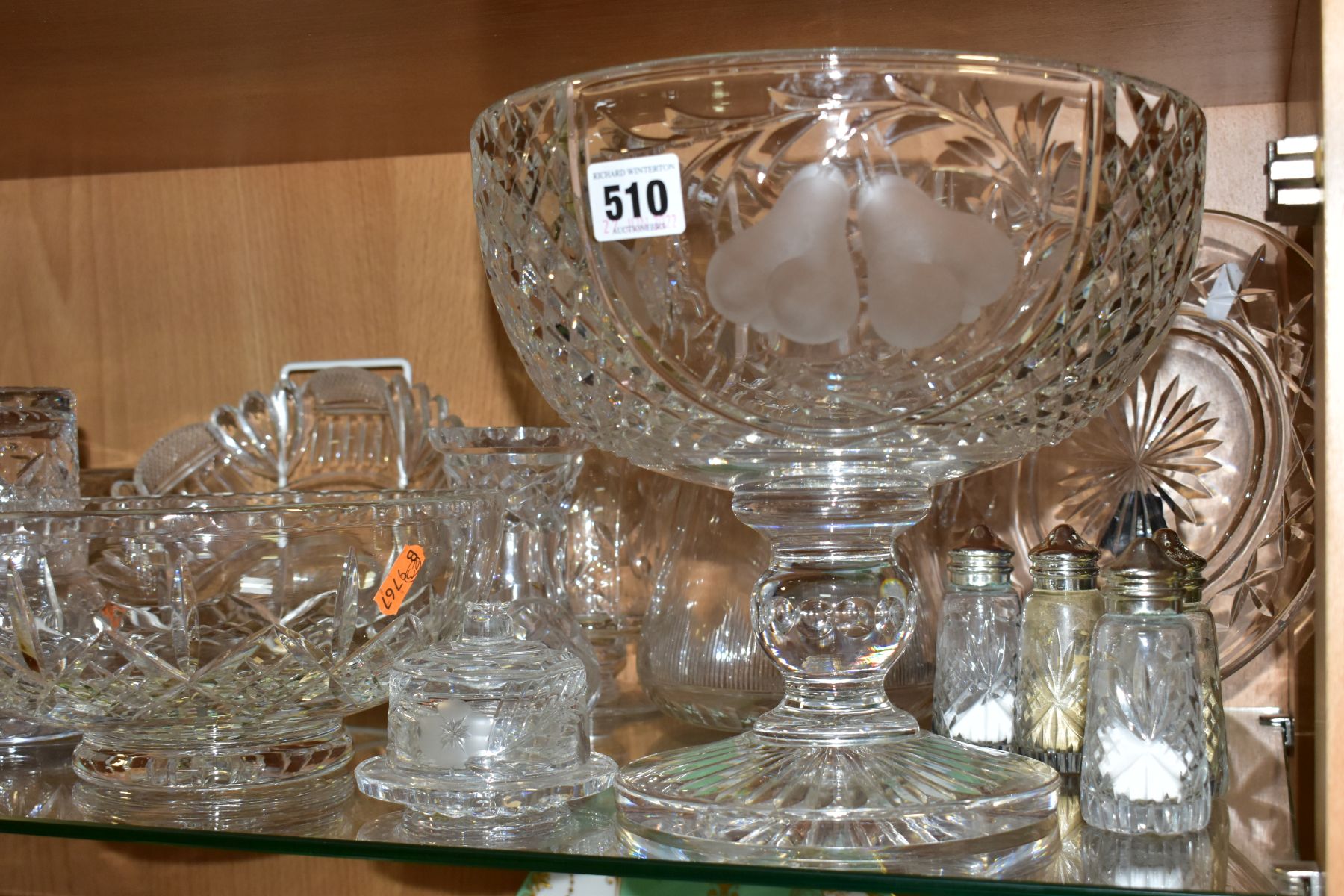 A GROUP OF CUT CRYSTAL AND OTHER GLASSWARES, twenty pieces to include a large Stuart Crystal - Bild 5 aus 11