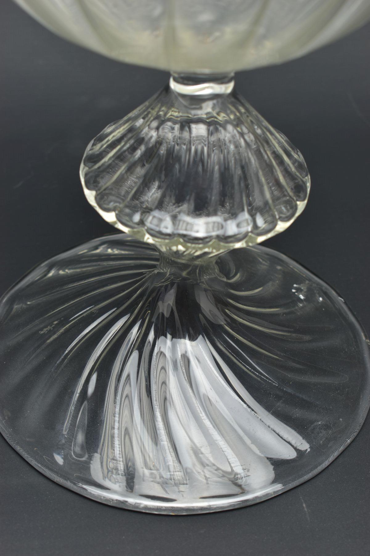 A CIRCA 1980s STUDIO GLASS FLOWER STEM VASE / TULIPIERE?, the clear glass body is of globular form - Bild 5 aus 8