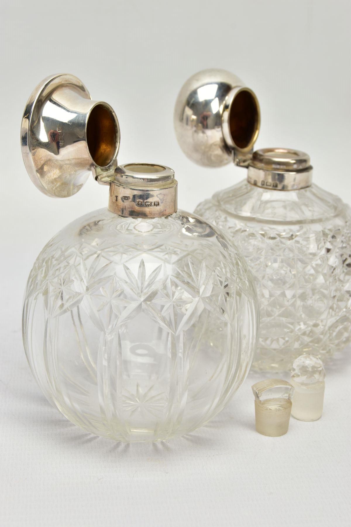 TWO GLASS SILVER TOPPED PRESSED BOTTLES, each designed as a rounded glass bottle with silver tops - Bild 4 aus 5