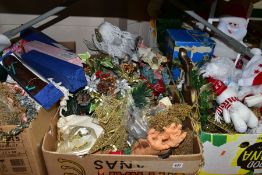 A QUANTITY OF CHRISTMAS DECORATIONS AND NOVELTY ITEMS ETC, to include boxed fibre optic Christmas