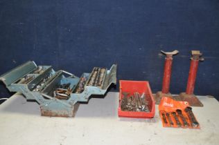 A METAL TOOLBOX AND PLASTIC TUB OF TOOLS to include a large selection of spanners, grips, socket