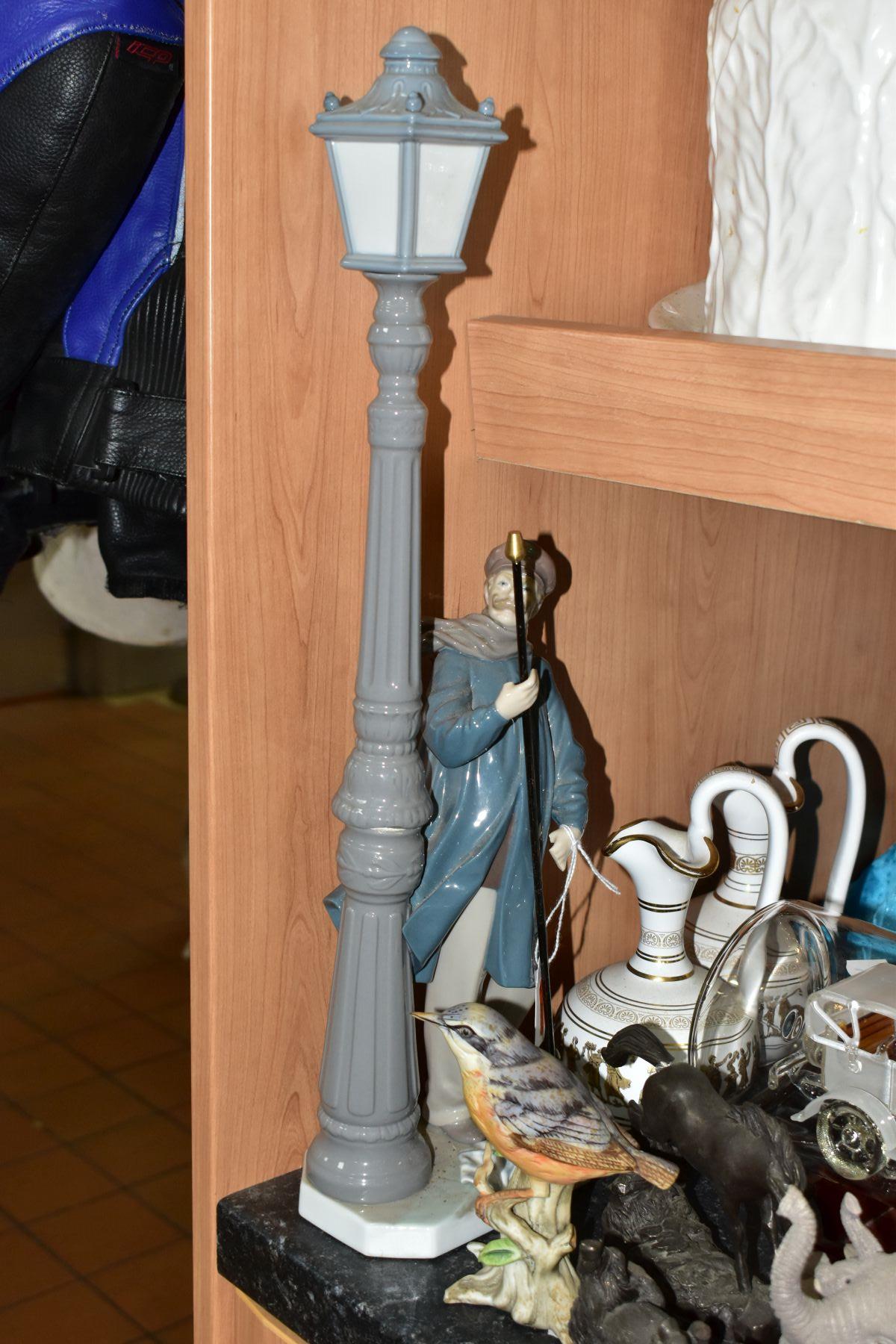 A GROUP OF CERAMICS, ORNAMENTS AND COLLECTORS DOLLS, to include a Lladro Lamplighter figurine, no - Bild 2 aus 8