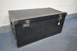 A VINTAGE ORDERLEE 1920'S CAR TRUNK, with an open interior, width 85cm x depth 46cm x height 41cm (