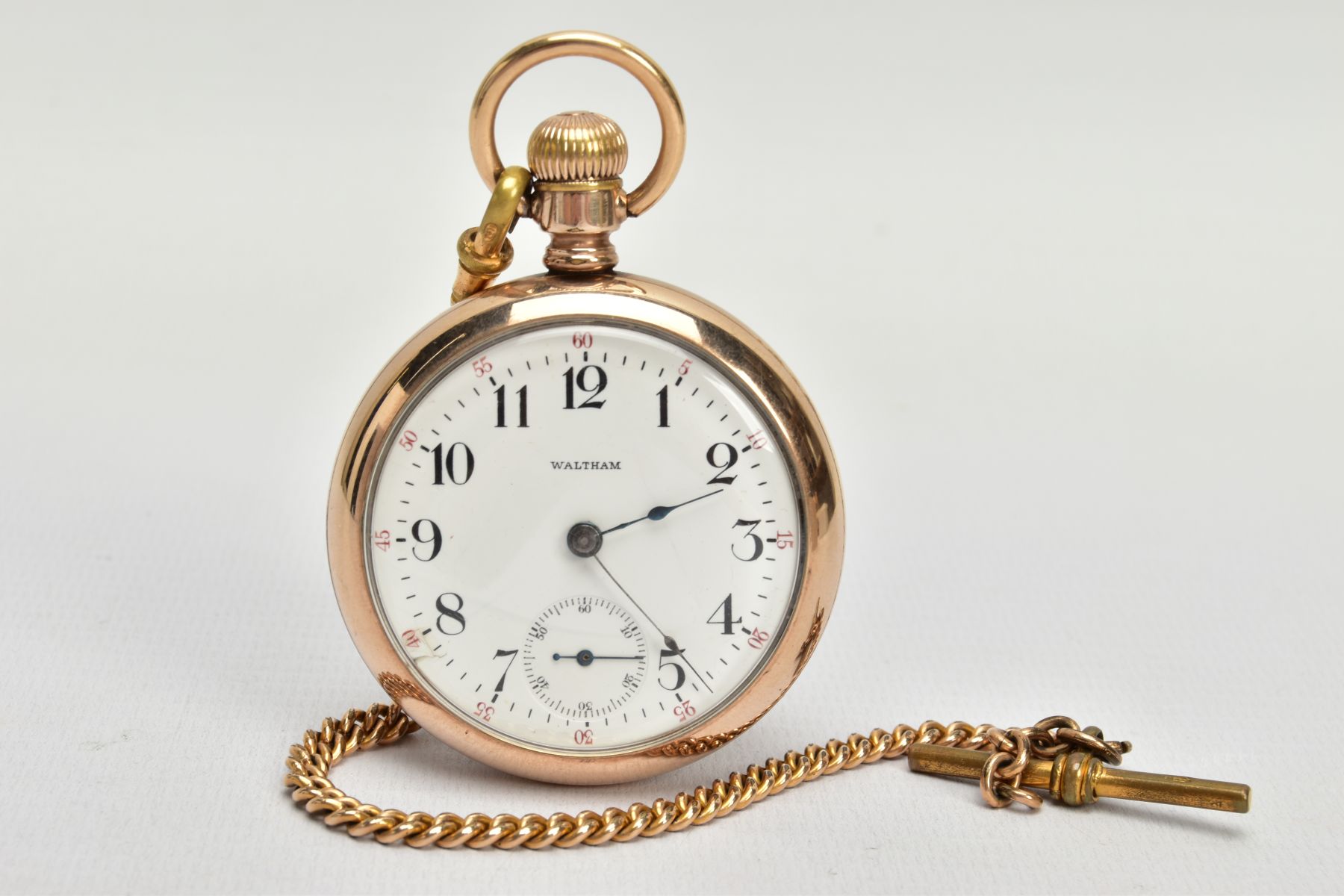 A WALTHAM EARLY 20TH CENTURY GOLD PLATED POCKET WATCH, the white enamel dial with black Arabic