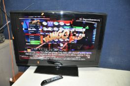 A SAMSUNG LE40B55OA5W 40in TV with remote (PAT pass and working)