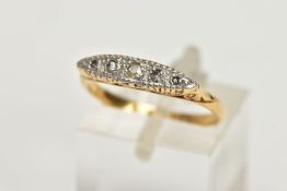 AN EARLY 20TH CENTURY DIAMOND BOAT RING, centring on a single cut diamond, flanked with rose cut