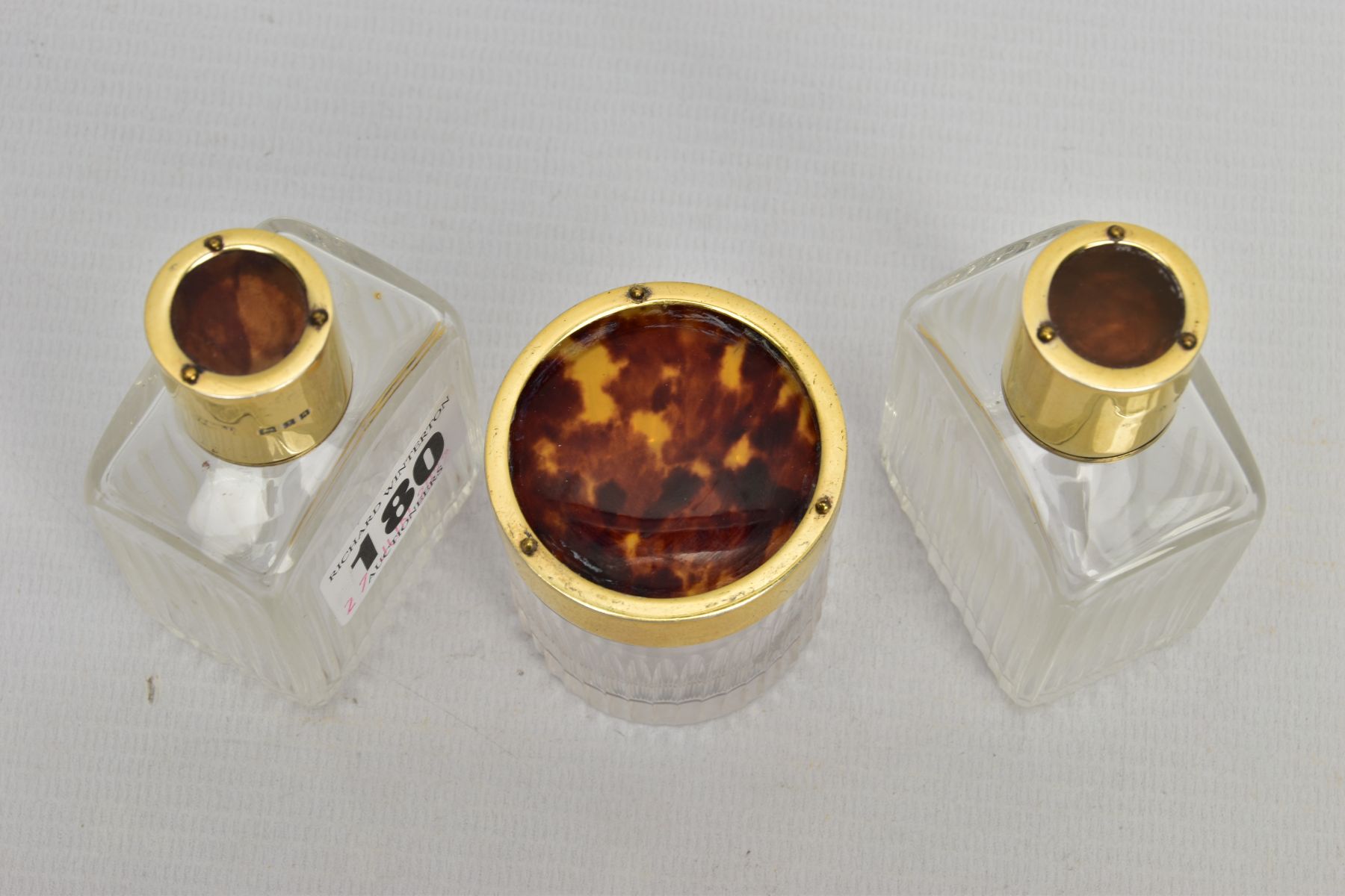 A SET OF THREE EARLY 20TH CENTURY GUILTED SILVER AND TORTOISESHELL GLASS BOTTLES, each hallmarked - Bild 3 aus 3