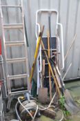 A QUANTITIY OF GARDEN EQUIPMENT, to include shovels, spades, rakes and brushes, a hozelock hose reel