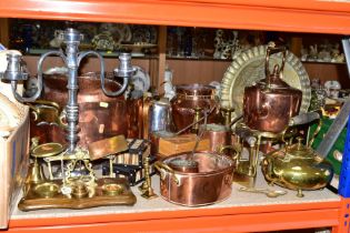 A QUANTITY OF METALWARES AND SUNDRY ITEMS, to include a set of brass postal scales stamped '