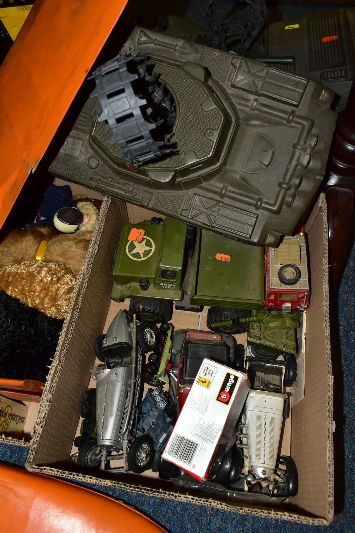 A COLLECTION OF CHILDREN'S TOYS INCLUDING A TONKA TOY CRANE, ACTION MAN TANK AND JEEP, a - Bild 5 aus 8