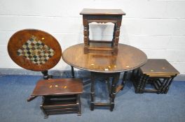 A QUANTITY OF OAK OCCASIONAL FURNITURE, to include a small 20th century gate leg table, on turned