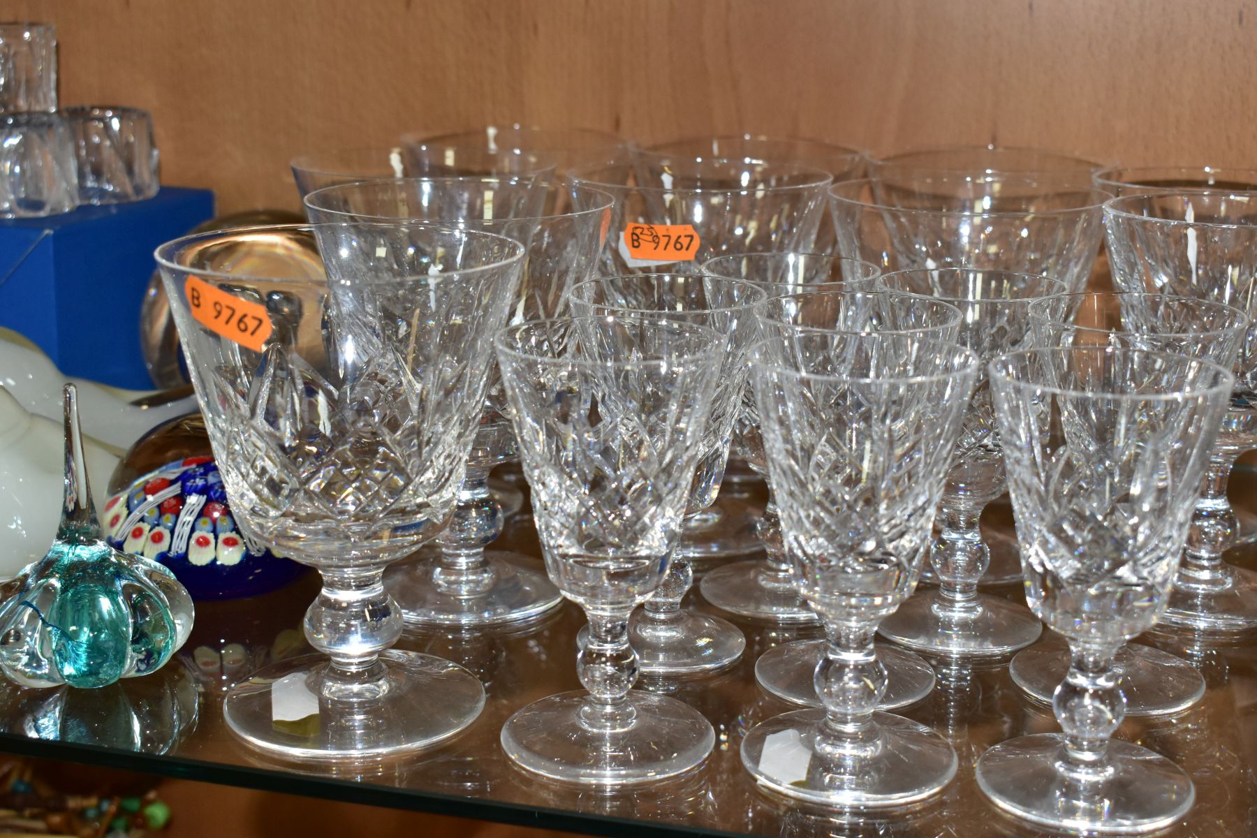 A GROUP OF CUT CRYSTAL DRINKING GLASSES AND OTHER GLASSWARES, to include five sets of stemware and - Bild 3 aus 11