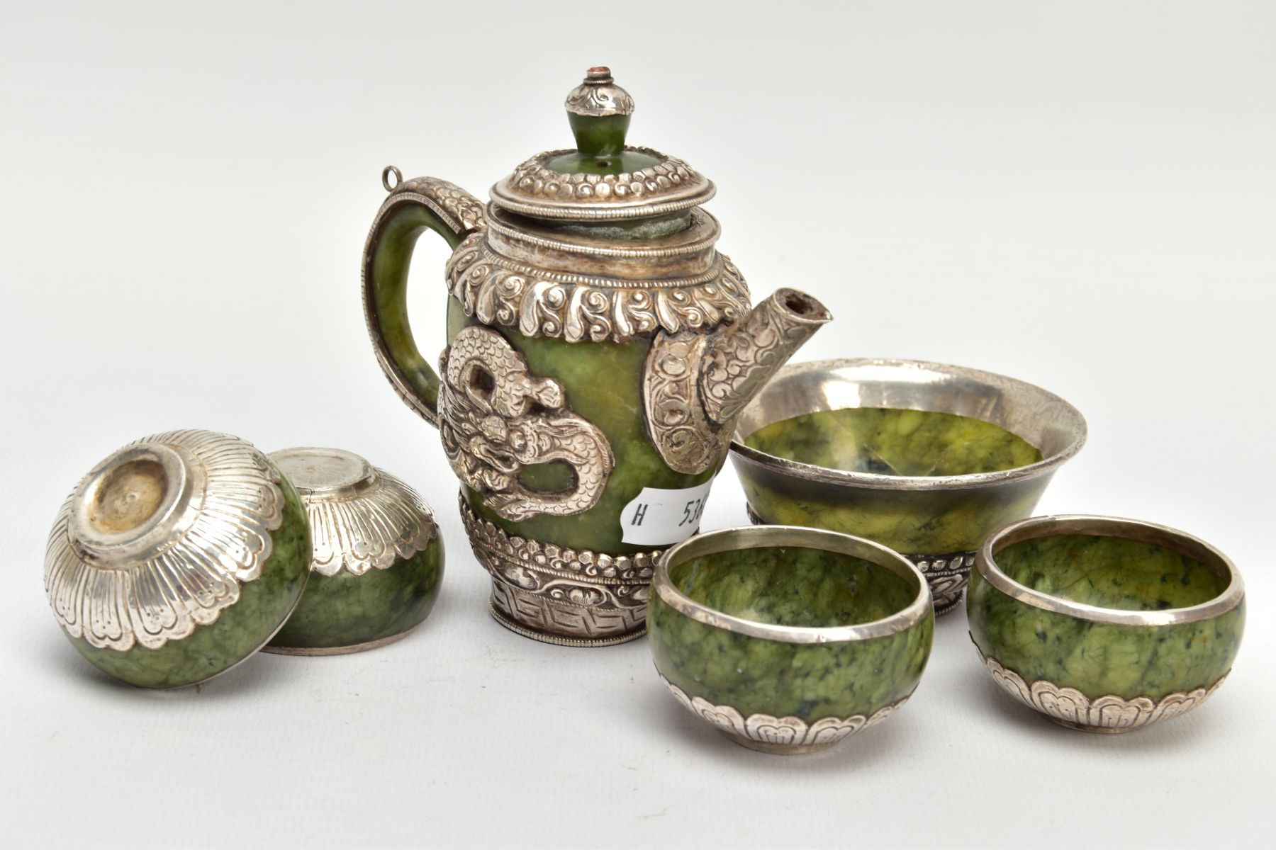 A JADE AND WHITE METAL TEA SET, of decorative oriental design, to include a tea pot with lid and - Bild 3 aus 5