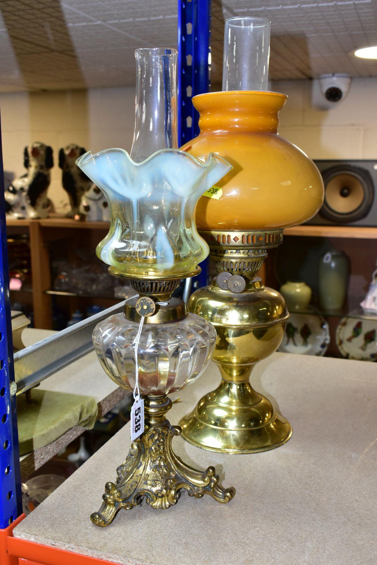 A LATE VICTORIAN GILT METAL BASED OIL LAMP, with vaseline glass shade of wavy outline, the clear