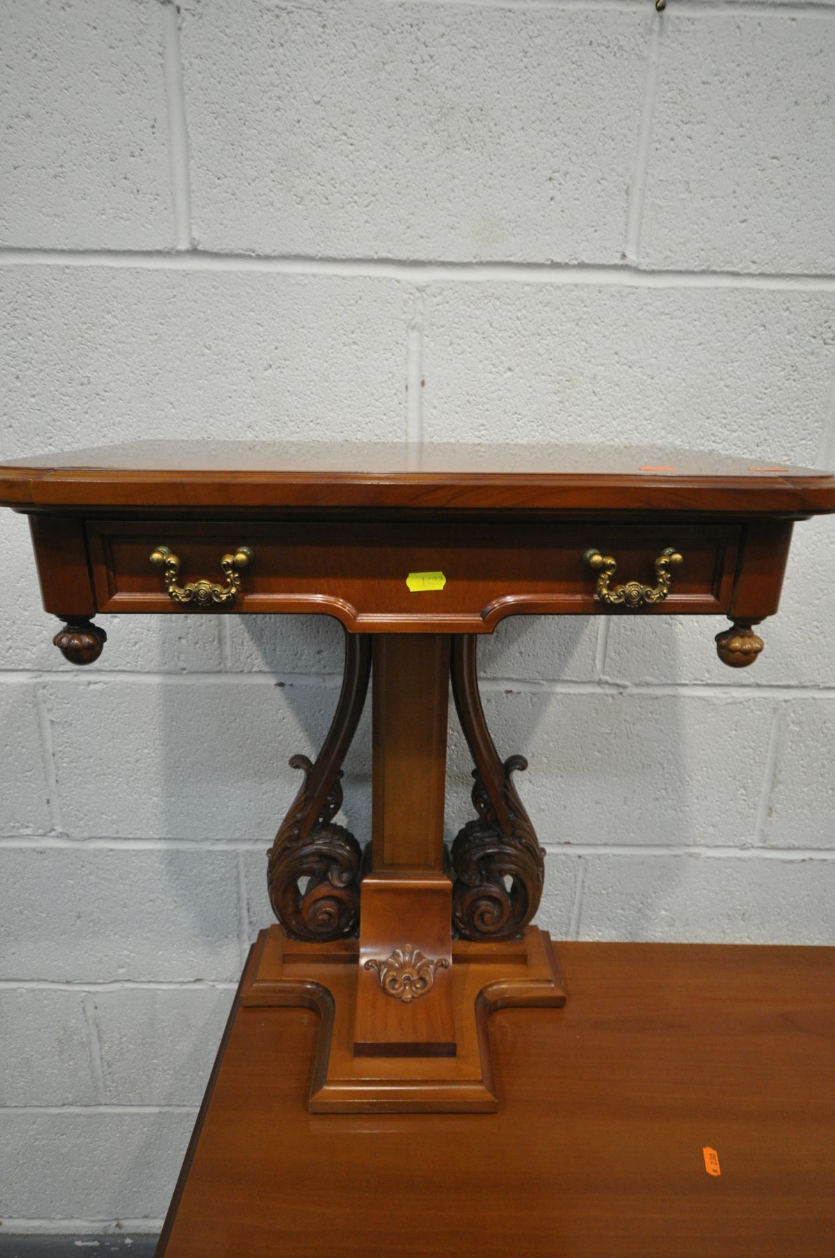 A MAHOGANY SIDEBOARD, two cupboard doors with foliate and panelled cupboard doors, flanking three - Bild 5 aus 5