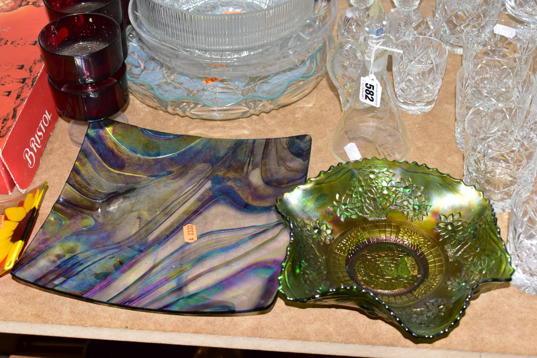 A QUANTITY OF CUT CRYSTAL AND OTHER GLASSWARES, approximately sixty pieces to include a boxed pair - Bild 3 aus 7
