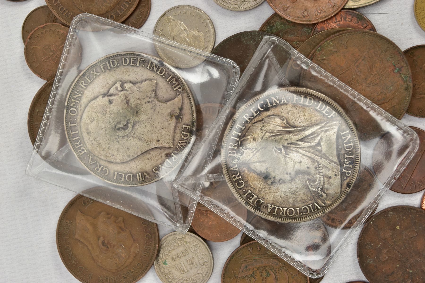A SMALL BOX OF COINS, to include a Victoria 1895 lix edge crown coin and an Edward VII 1902 crown - Bild 2 aus 3