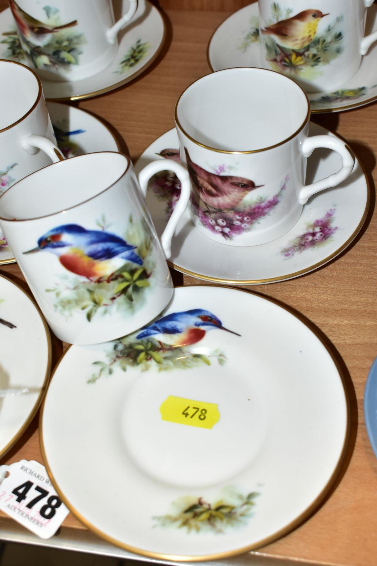 A SET OF SIX ROYAL WORCESTER FOR COMPTON & WOODHOUSE 'BEST-LOVED BIRDS' CUP AND SAUCER COLLECTION, - Bild 3 aus 5