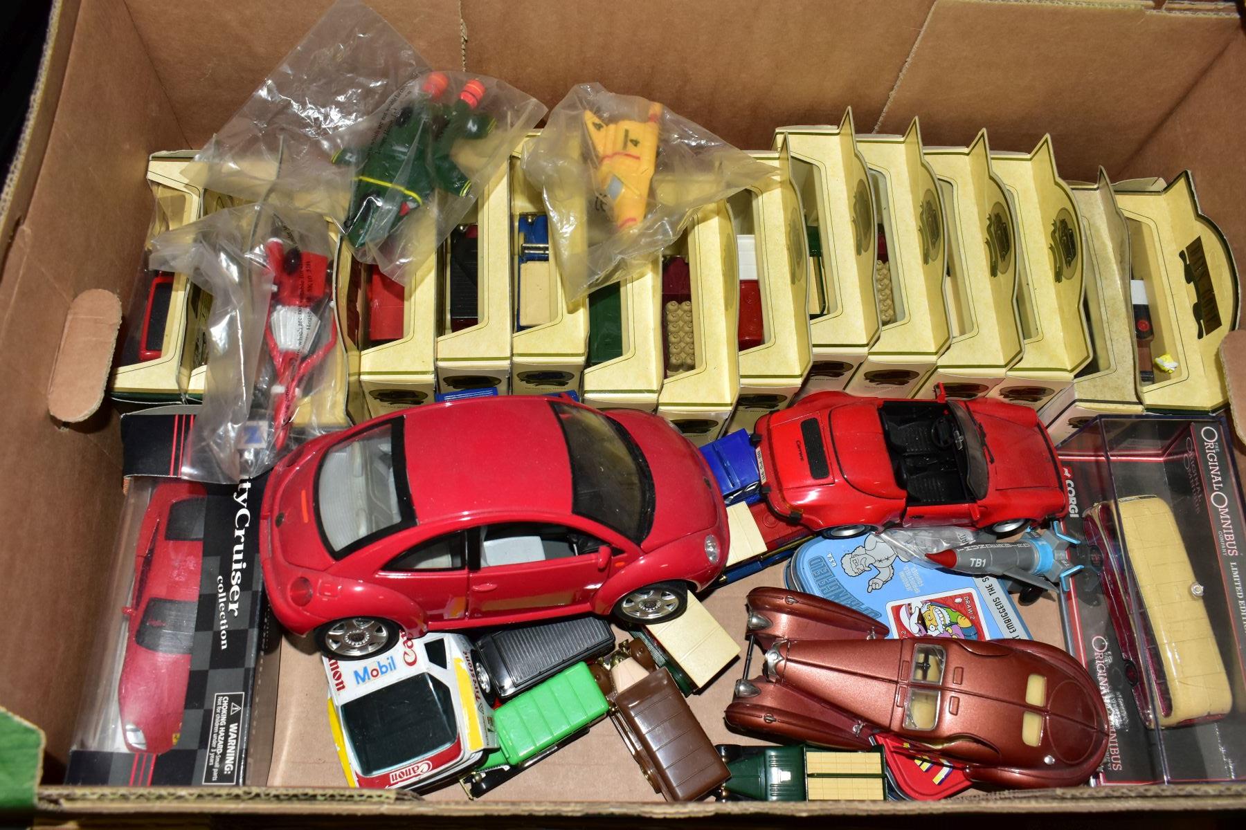 TWO TRAYS OF BOXED AND UNBOXED DIE-CAST AND MODEL VEHICLES, to include fifteen Lledo promotional - Bild 3 aus 4
