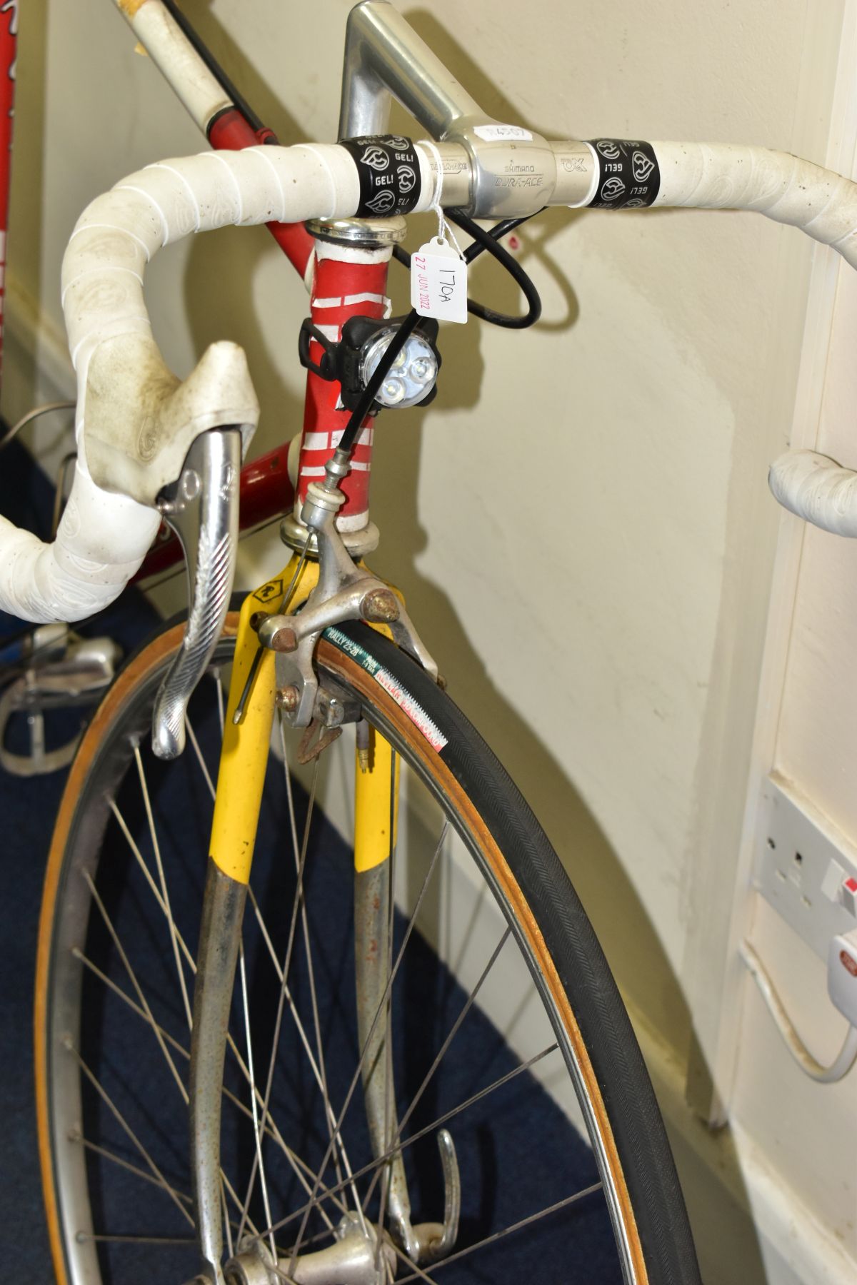 A VINTAGE ROSSIN RACING BICYCLE CIRCA 1980s, fitted with a Campagnolo front crank set and chain - Bild 2 aus 14