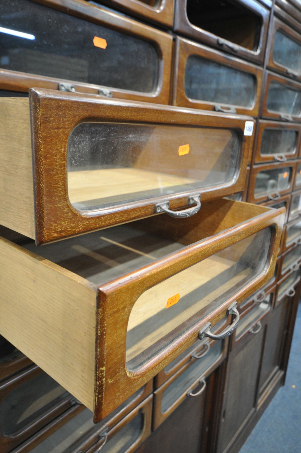 A PAIR OF EARLY 20TH CENTURY MAHOGANY HABERDASHERY CABINETS, made up of sixteen glass fronted - Bild 4 aus 6