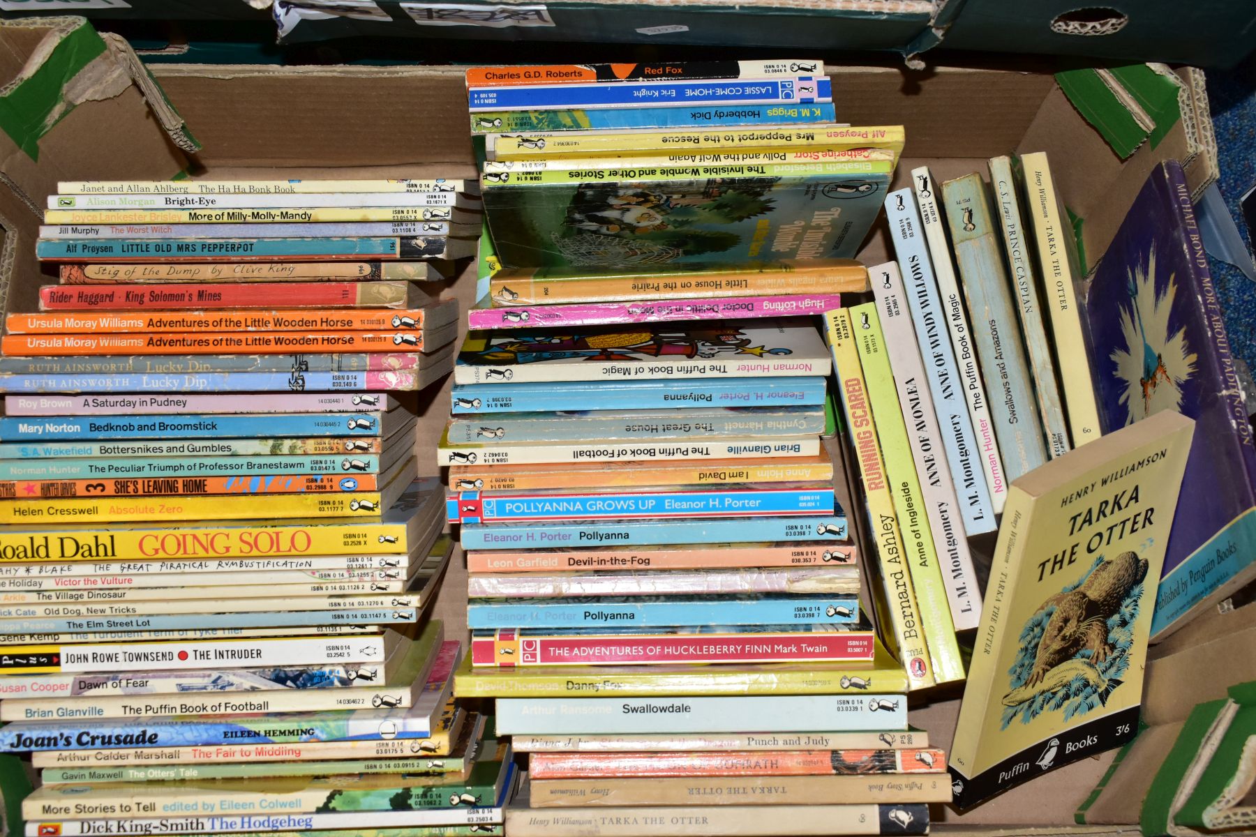 A LARGE SELECTION OF COLLECTABLE VOLUMES AND CHILDREN'S PENGUIN BOOKS, including twenty five 'The - Bild 6 aus 8