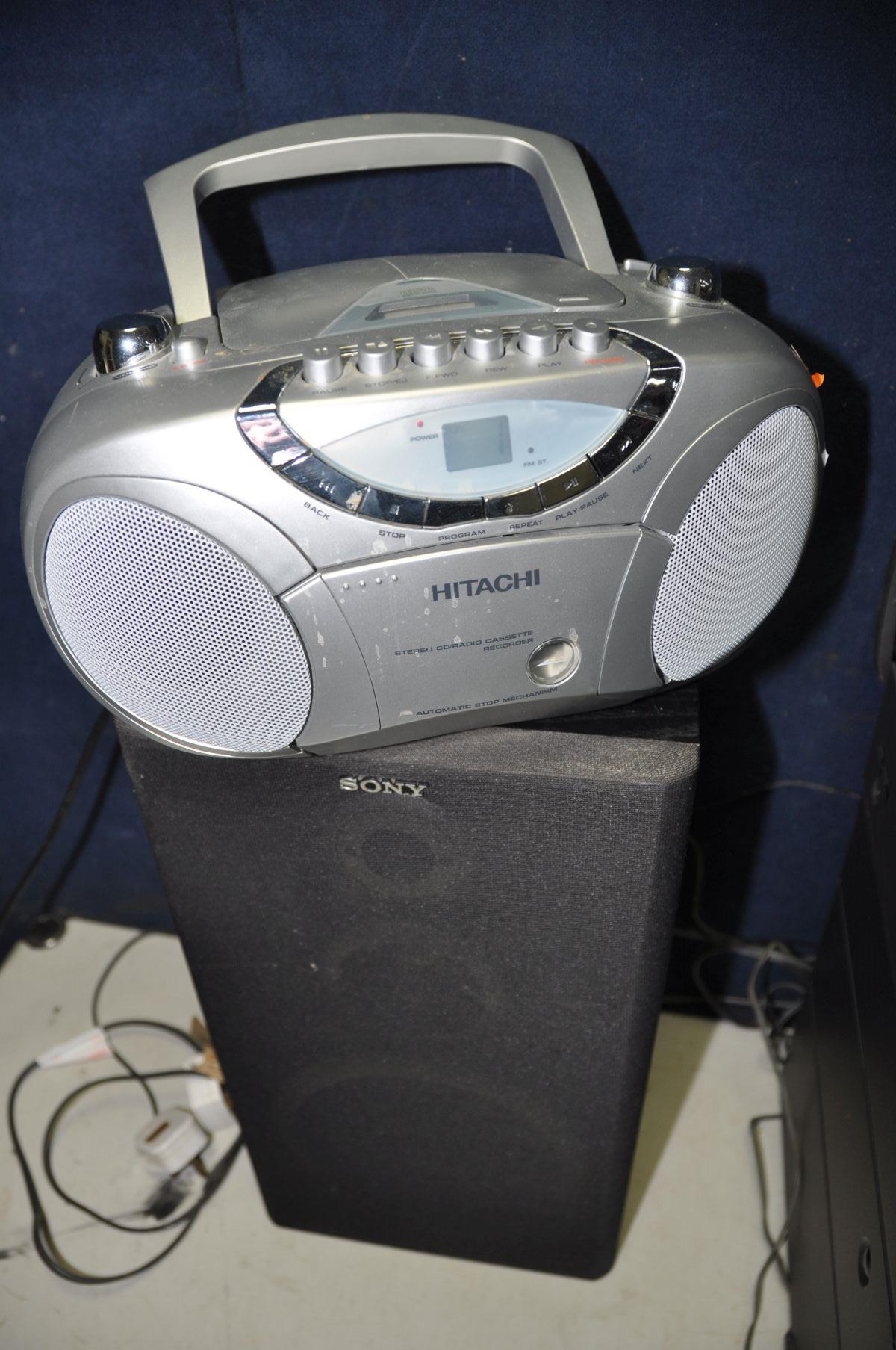 A SONY COMPACT HI-FI comprising a double cassette deck, LBT-V202, CDP-M18 cd player and a PS-LX43P - Bild 3 aus 4