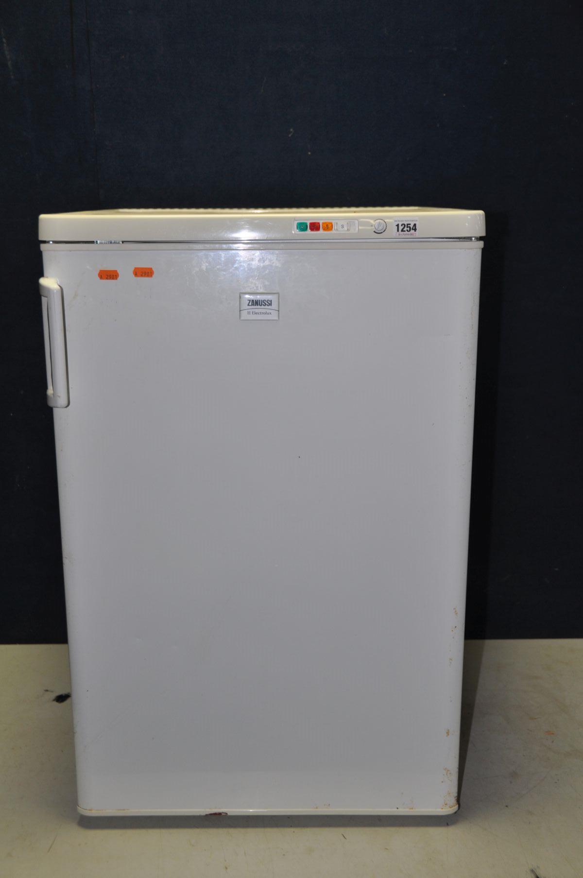 A ZANUSSI ZECF117W undercounter freezer (PAT pass and working at -21)