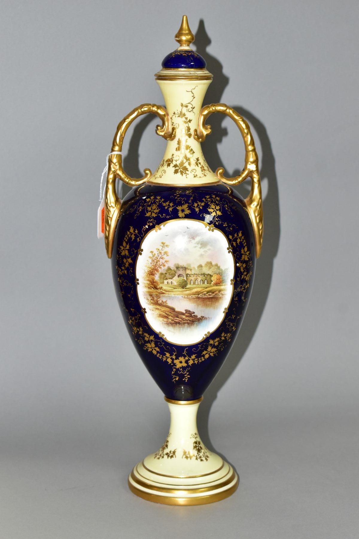 AN EARLY 20TH CENTURY COALPORT TWIN HANDLED PEDESTAL VASE AND COVER, the pale yellow, blue and - Bild 7 aus 10