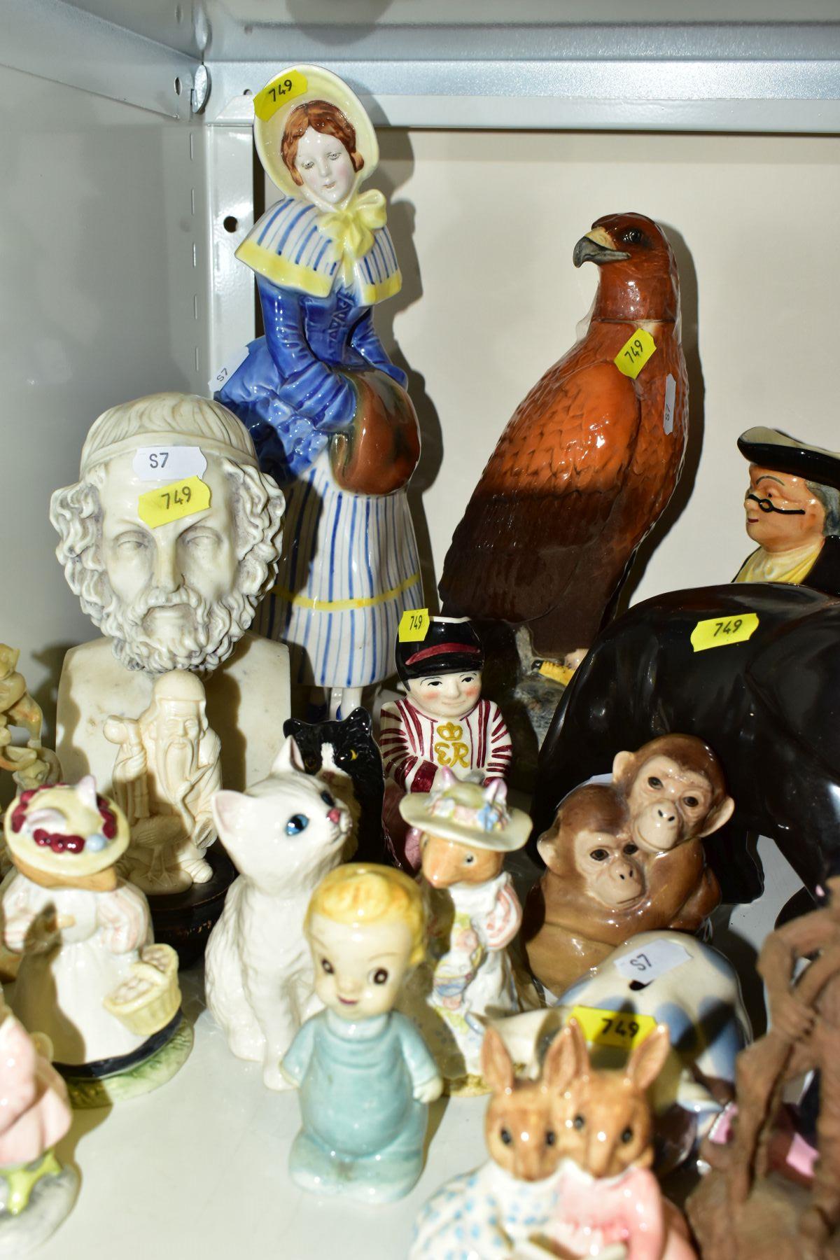A MIXED QUANTITY OF ROYAL DOULTON FIGURINES 'BUNNYKINS' ETC, a toby jug, a carved wooden Buddha - Bild 5 aus 5