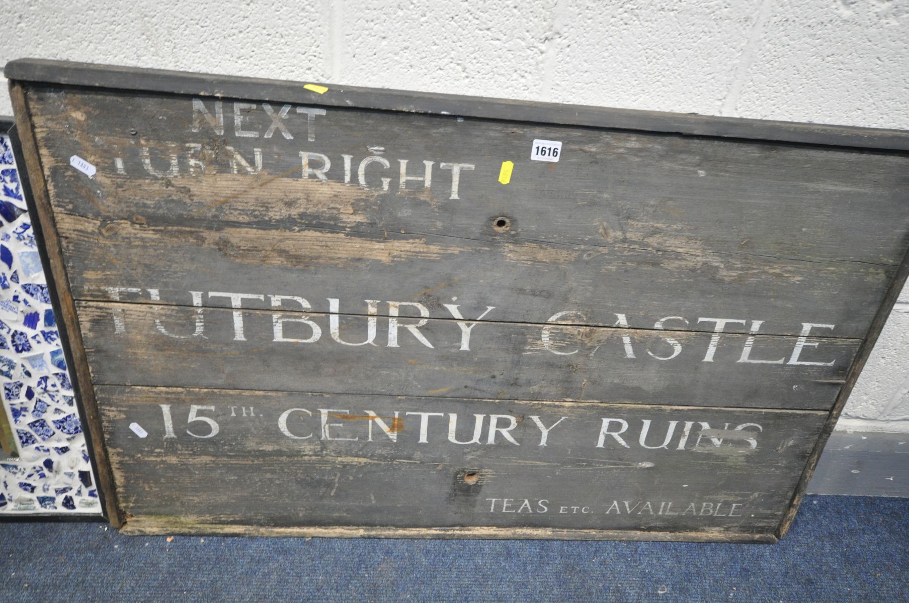 A VINTAGE WOODEN SIGN, reading next turn right, Tutbury castle, 15th century ruins, teas etc. - Bild 5 aus 6