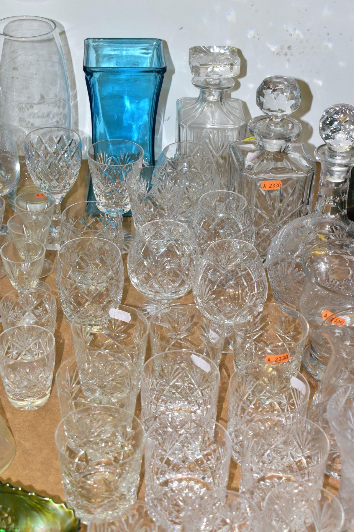 A QUANTITY OF CUT CRYSTAL AND OTHER GLASSWARES, approximately sixty pieces to include a boxed pair - Bild 5 aus 7