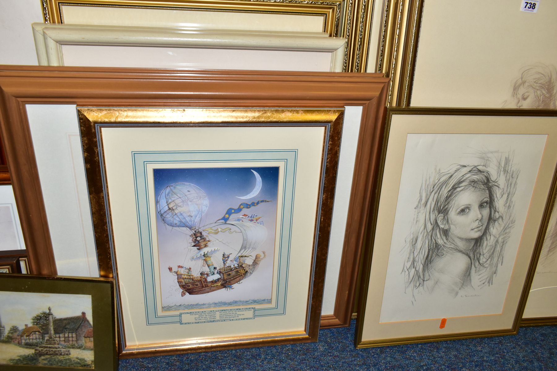 A QUANTITY OF DECORATIVE PICTURES, to include Gordon King open editions of female figures, G - Bild 4 aus 9