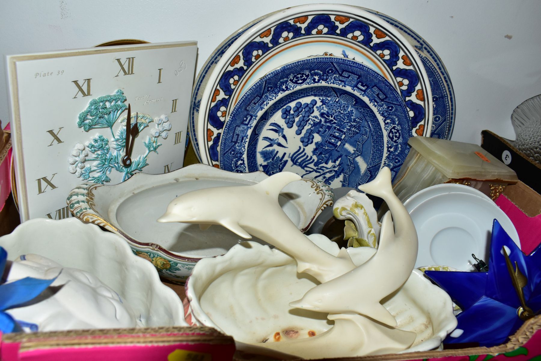 FIVE BOXES OF CERAMICS, GLASSWARES AND SUNDRY ITEMS, to include a fifty six piece Royal Doulton - Bild 5 aus 6