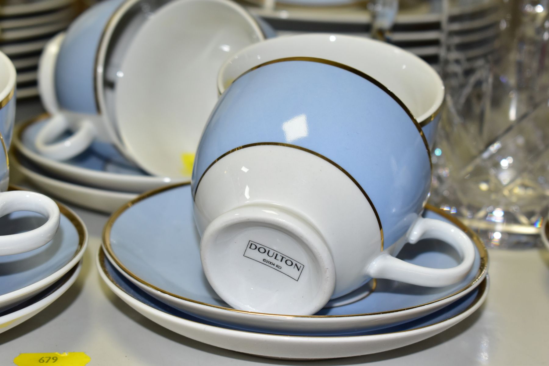 A ROYAL DOULTON PART DINNER SERVICE, DESIGNED FOR THE DAILY MAIL BY BRUCE OLDFIELD, comprising eight - Bild 2 aus 4