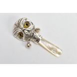 A NOVELTY BABIES RATTLE, designed as an owl, with paste set eyes, spherical rattle accents and