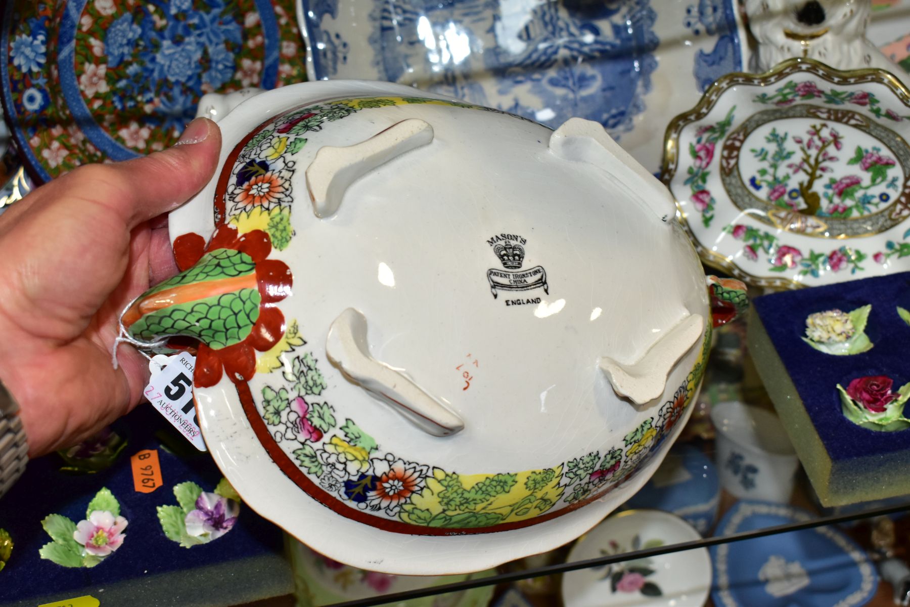 A GROUP OF CERAMICS, to include a Mason's Ironstone dragon headed bowl in the 'Red Scale and - Bild 13 aus 16