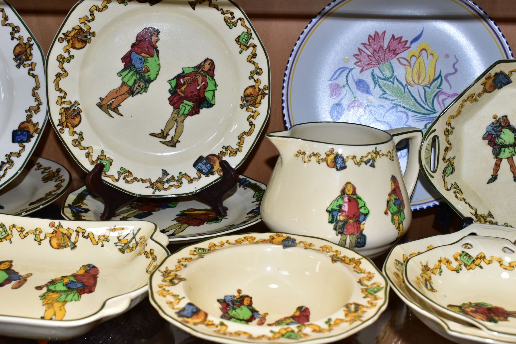 A GROUP OF ROYAL DOULTON SERIESWARE, OTHER CERAMICS AND GLASSWARES, to include eleven pieces of - Bild 3 aus 9