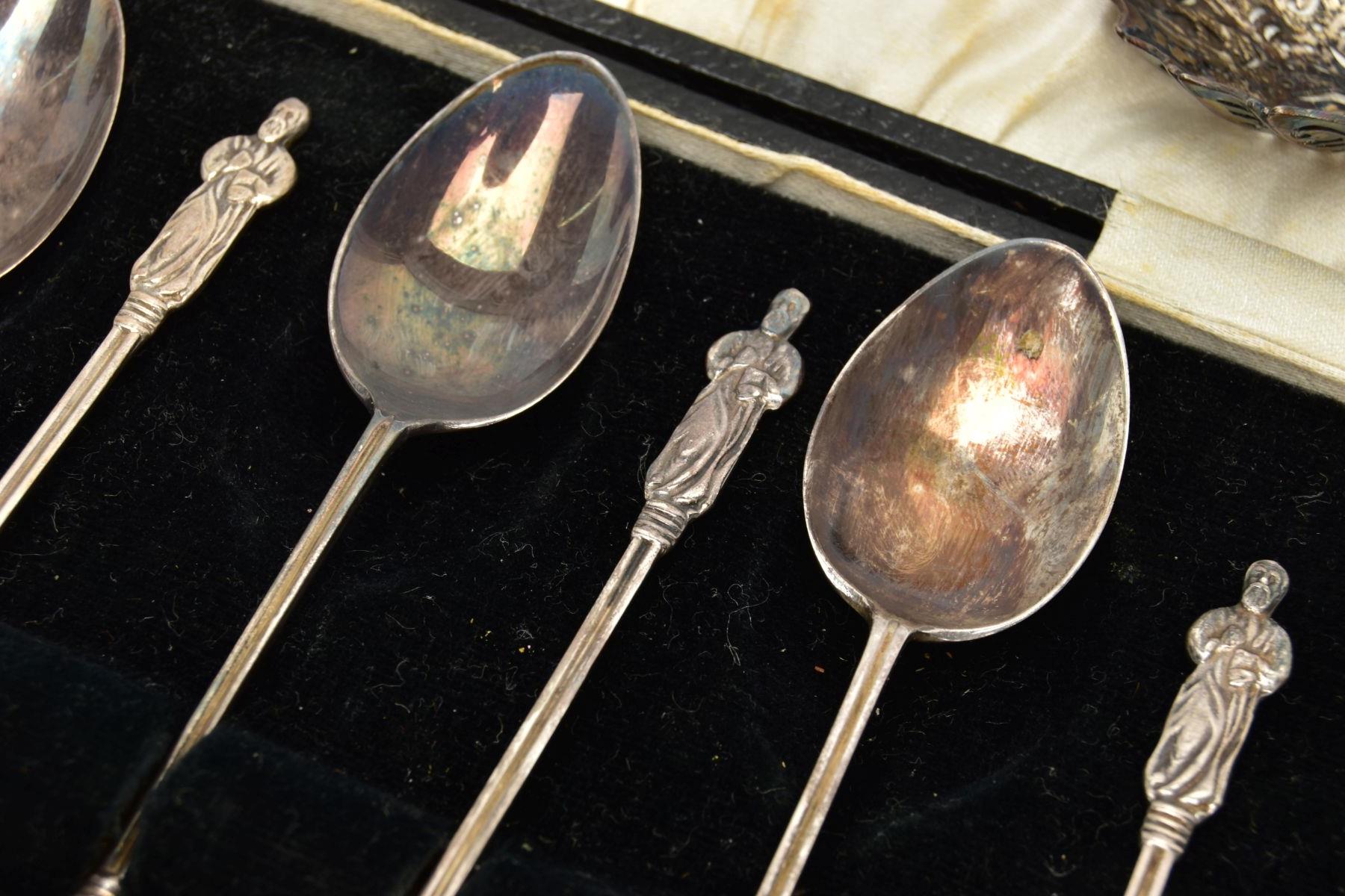 A SELECTION OF SILVER ITEMS, to include a cased set of six silver apostle teaspoons, each hallmarked - Bild 3 aus 5